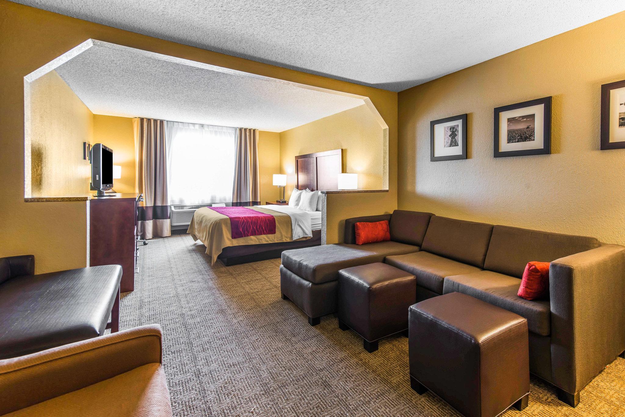 Comfort Inn & Suites Hays I-70 Exterior photo