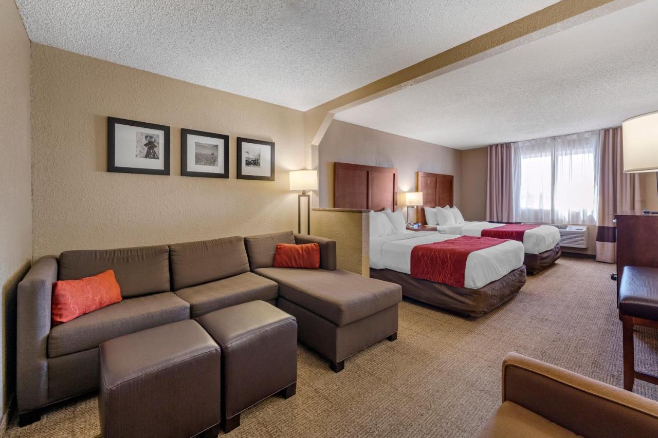 Comfort Inn & Suites Hays I-70 Exterior photo